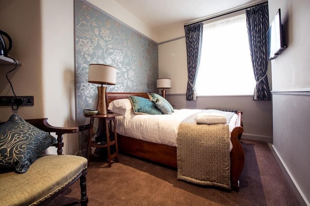 The Cardinals Hat Double Room (The Sandon) 3