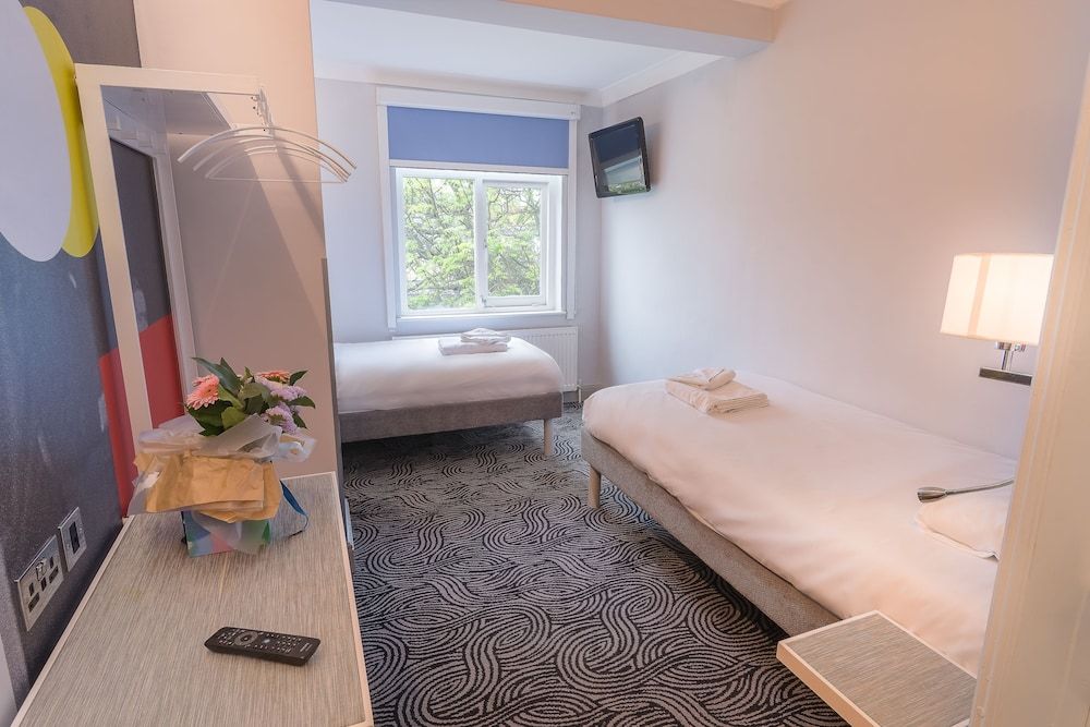 undefined Victoria Inn