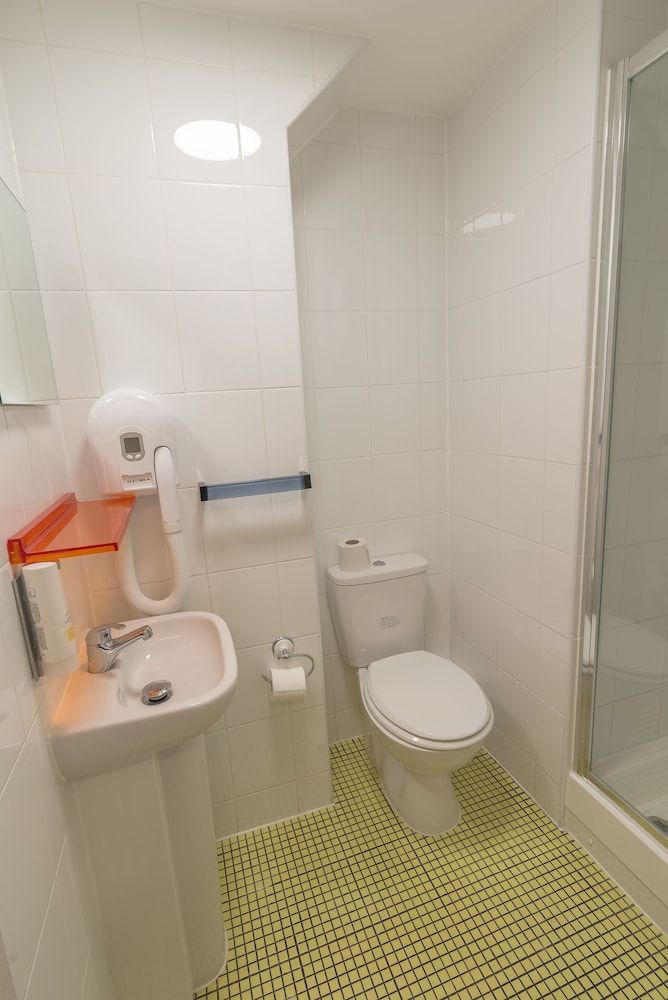 undefined Victoria Inn 3