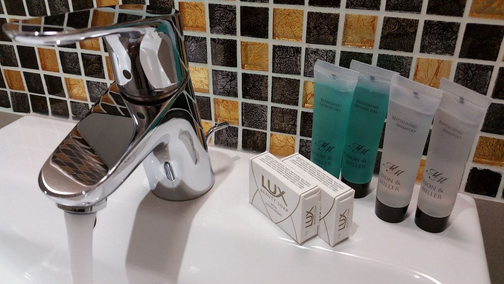 Bathroom amenities
