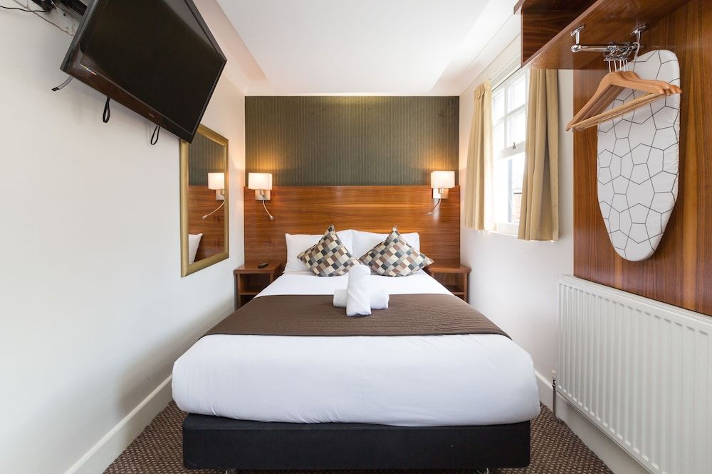 Chester Hotel Superior Double Room, 1 Double Bed, Refrigerator 2