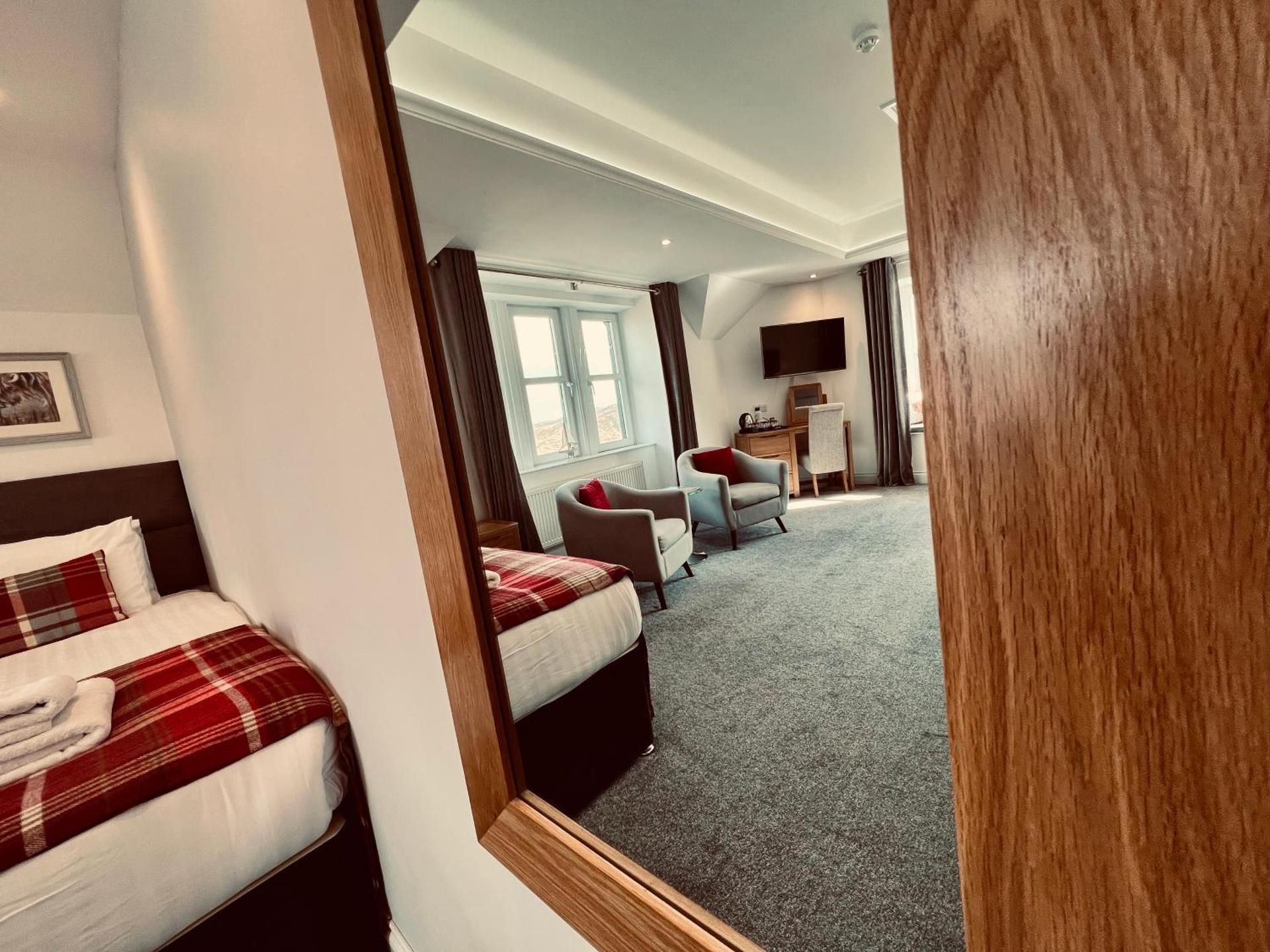 Bettyhill Hotel Family Room with Private Bathroom and Sea View 2