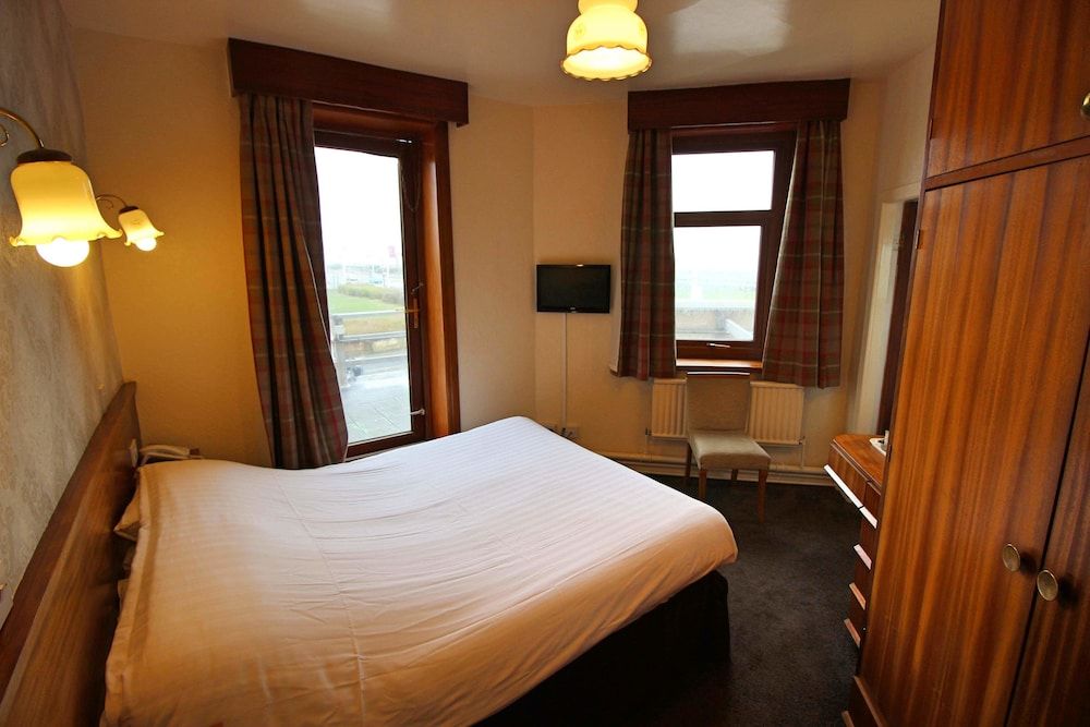 Headlands Hotel Double Room 3