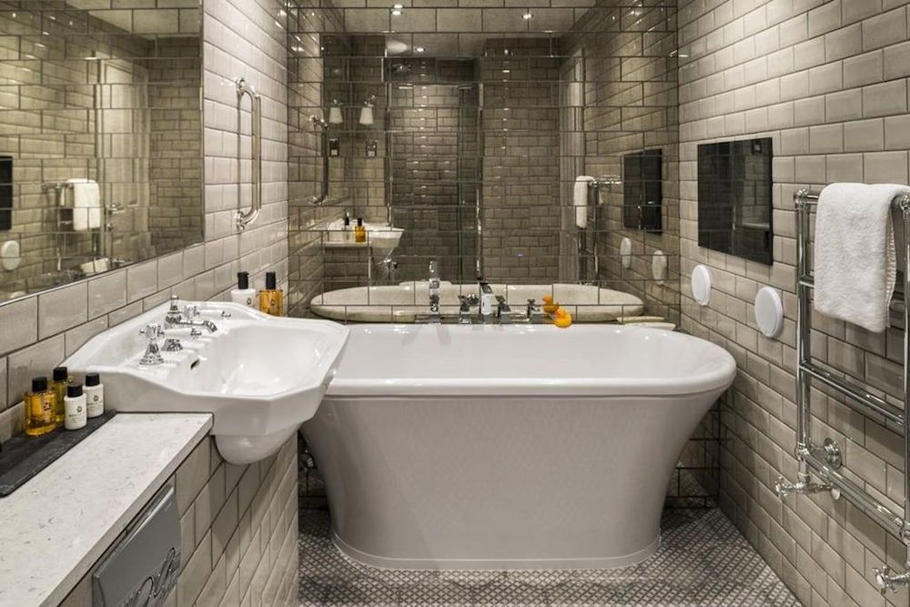 Windermere Hillthwaite Hotel Signature Double Room, 1 King Bed, Lake View, Lakeside 7