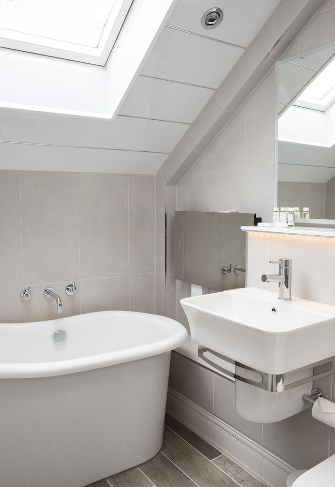 Windermere Hillthwaite Hotel Premier Room, 1 King Bed, Lake View 5