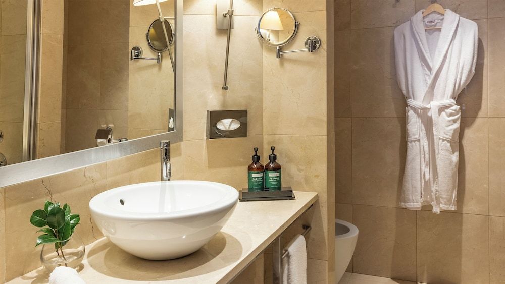 Crowne Plaza Porto by IHG Standard Room 8