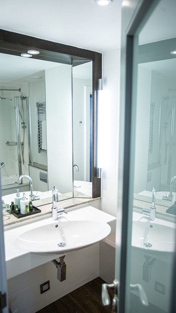 Hogarths Hotel Executive Double Room 7