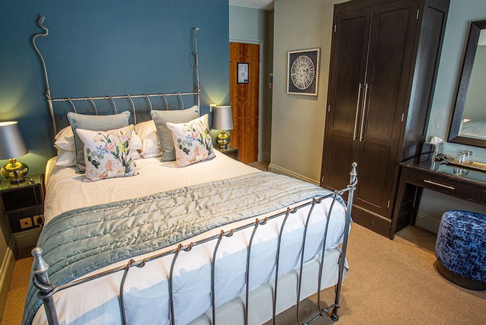 Hogarths Hotel Standard Double Room 5