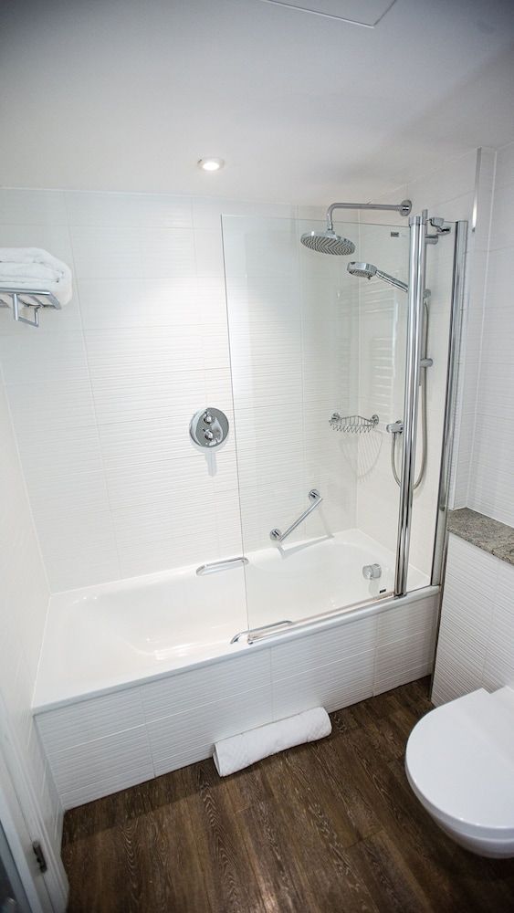 Hogarths Hotel Superior Double or Twin Room 6