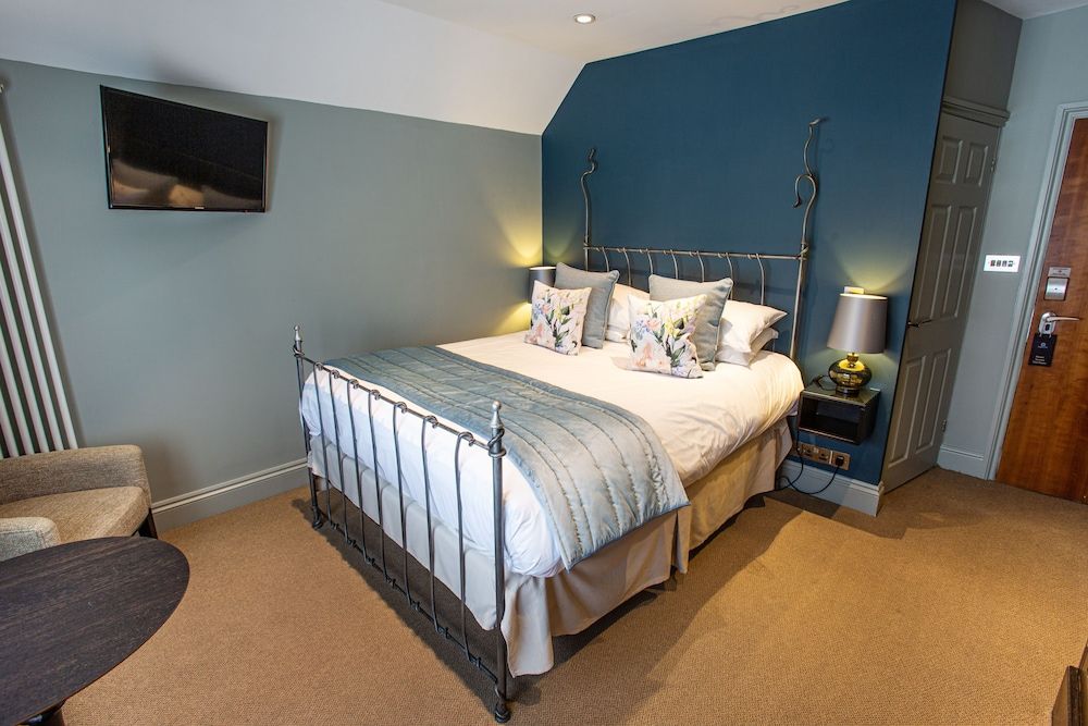 Hogarths Hotel Standard Double Room 4