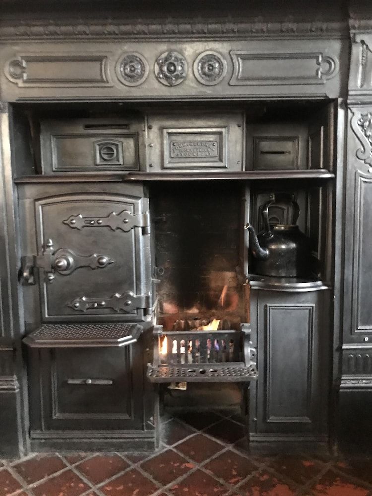 undefined The Bulls Head 3