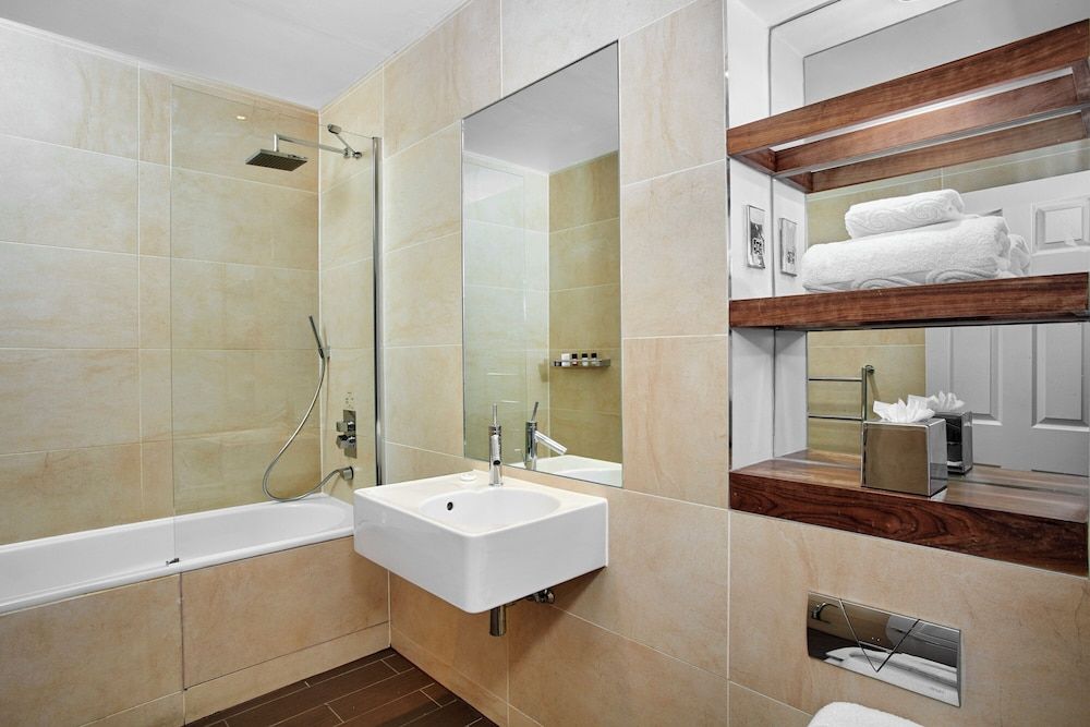 Leonardo Hotel Cardiff Standard Double Room 5