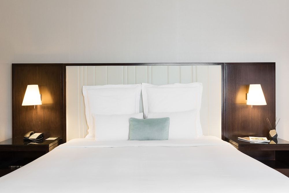 undefined Renaissance Brussels Hotel 8