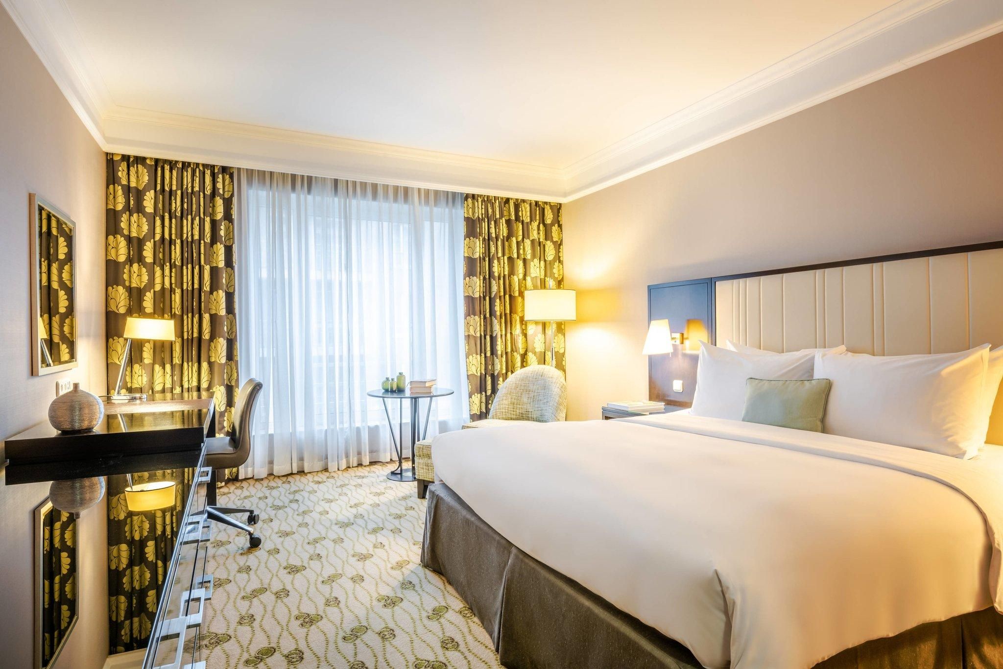 Family, Connecting Guest room, Bedroom 1: 1 King, Bedroom 2: 2 Twin