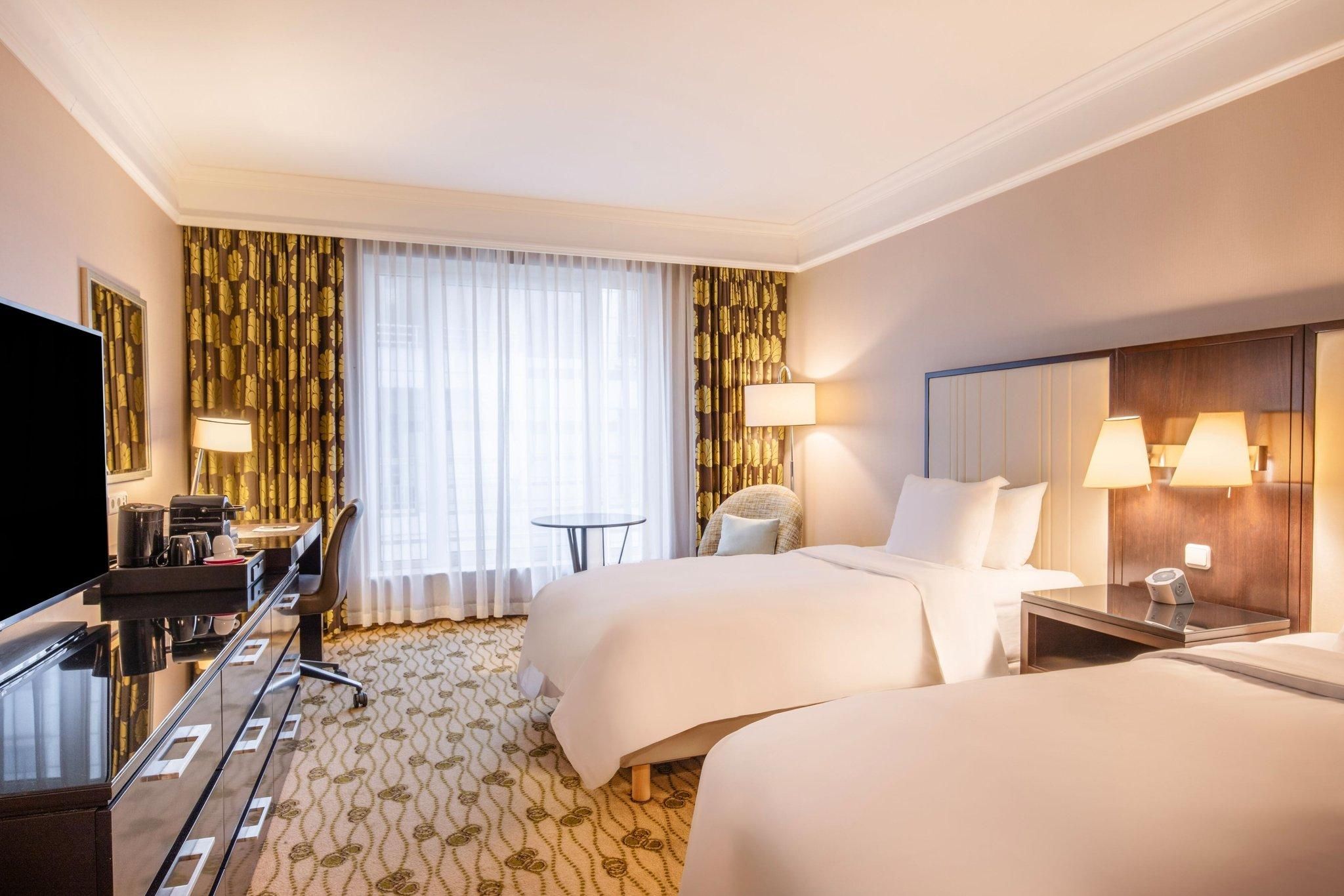 undefined Renaissance Brussels Hotel 4