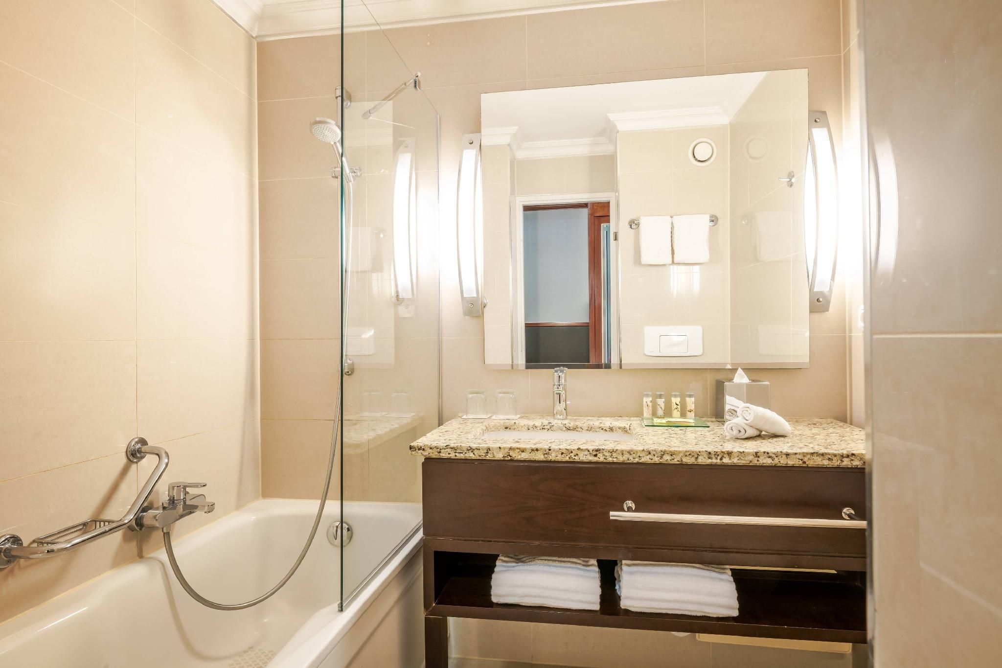 undefined Renaissance Brussels Hotel 8