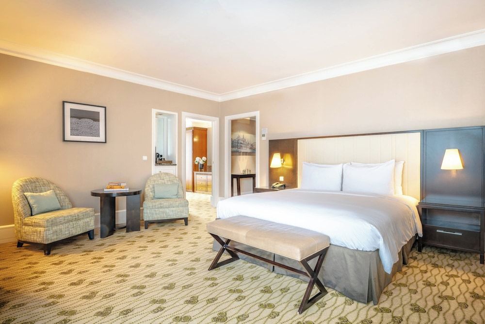 undefined Renaissance Brussels Hotel 10