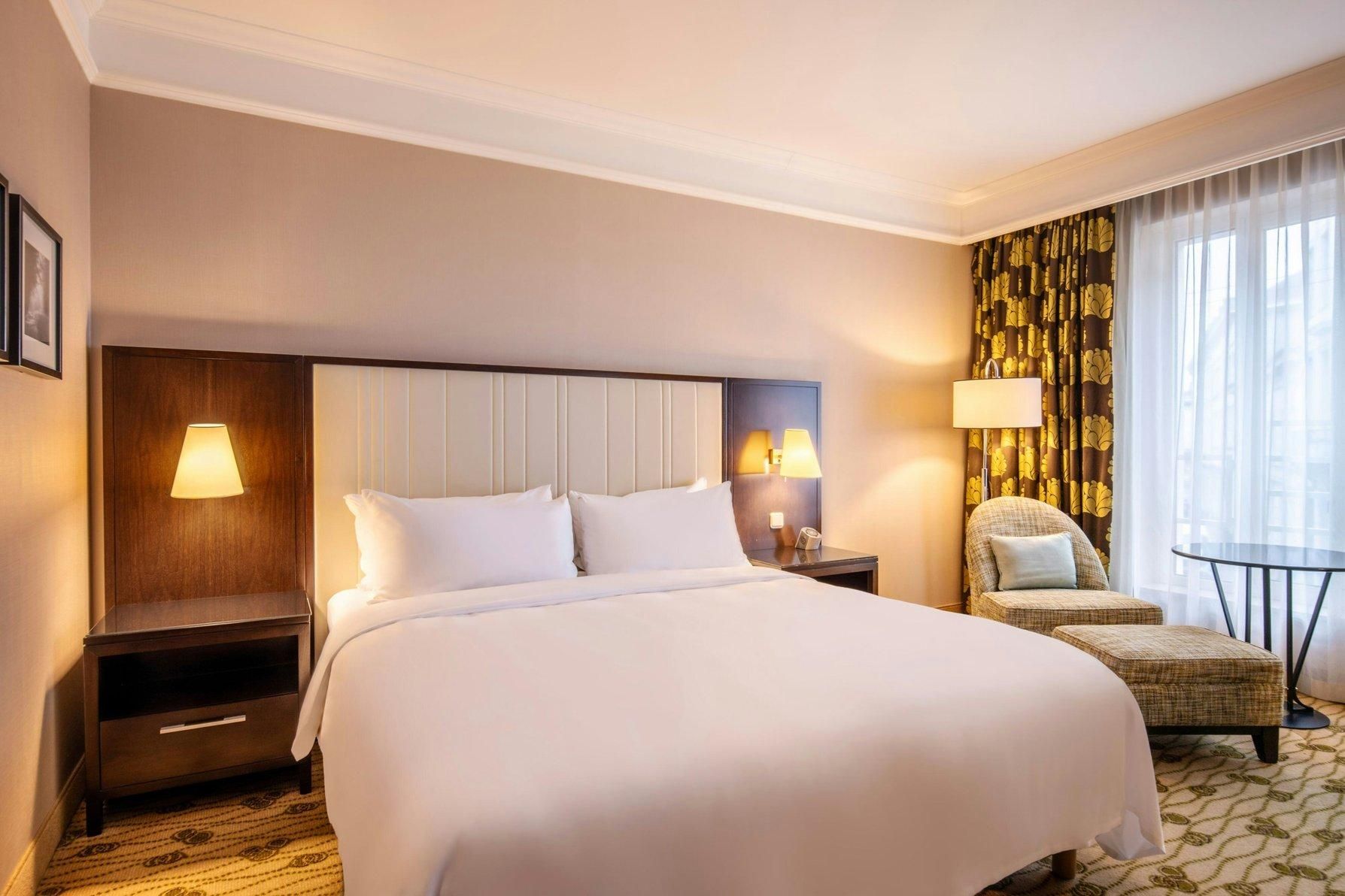 Club, Guest room, 1 Queen, Breakfast