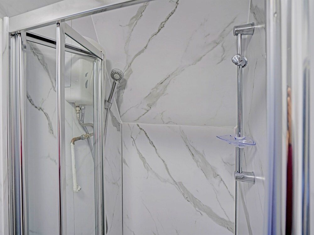 Weaste Hotel, West Manchester Standard Room, 2 Double Beds (Family) 7