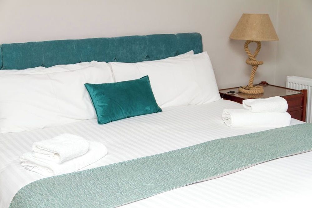 The Captain Cook Hotel Standard Room, Shared Bathroom 2