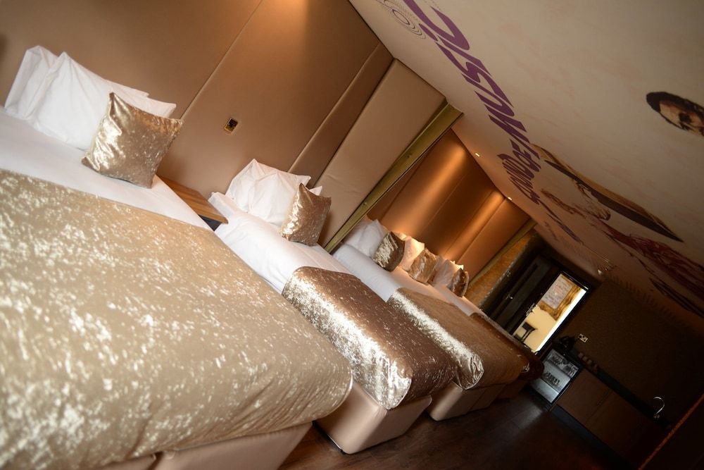 Luxury Room, Jetted Tub (sleeps 6)
