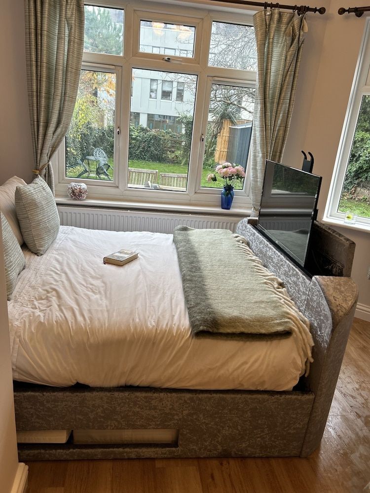 undefined Wimbledon Holiday Lets