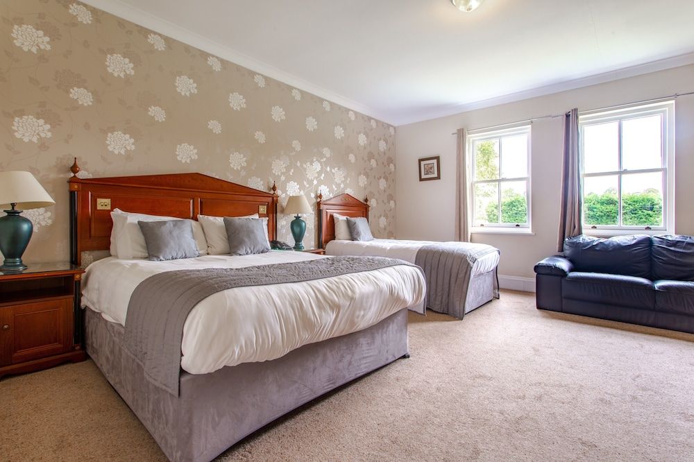 Woodland Manor Hotel