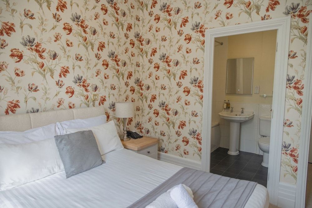 Woodland Manor Hotel Small Double Room 7