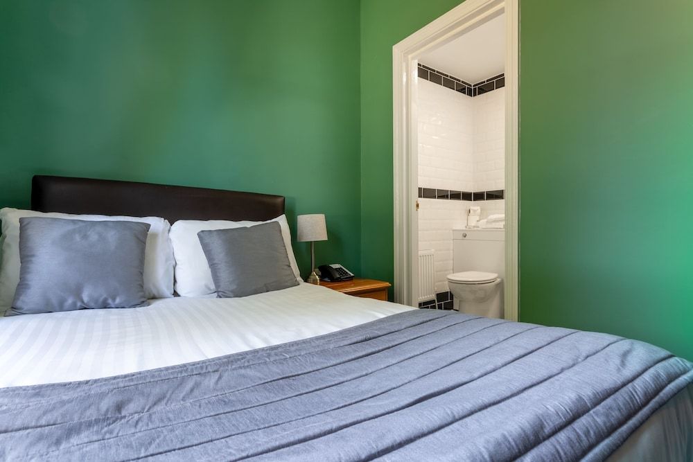 Woodland Manor Hotel Small Double Room 4