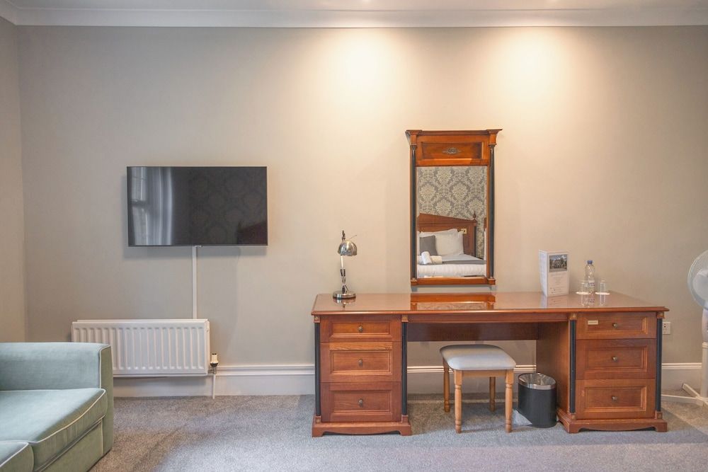 Woodland Manor Hotel Premium Double / Family Room 18