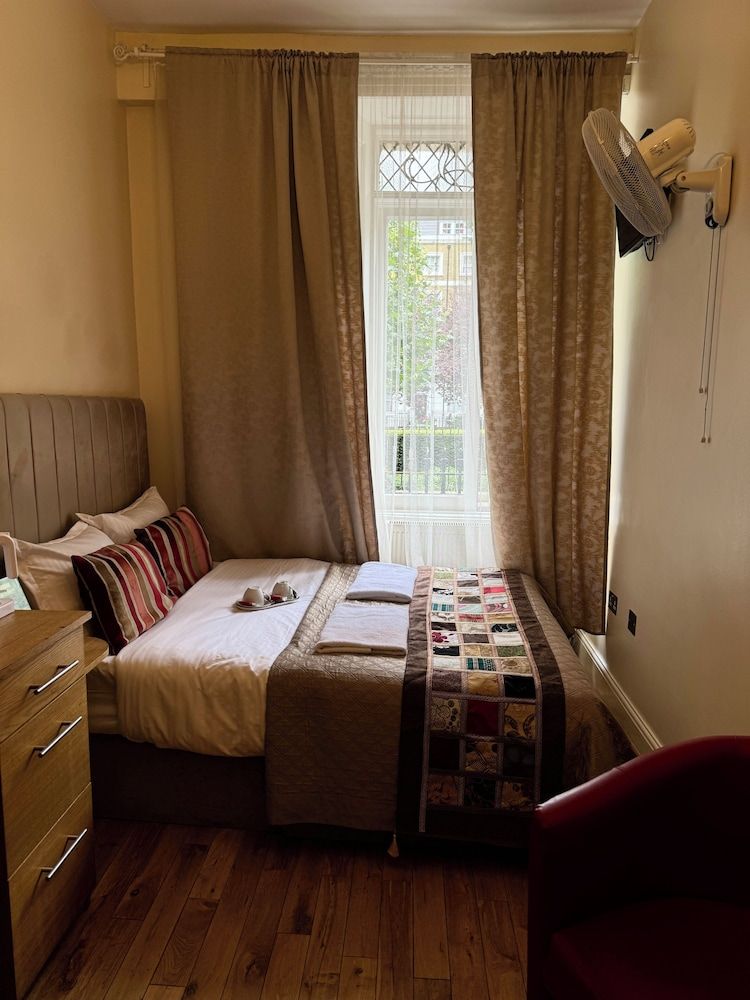 undefined ABC Hyde Park Hotel 10