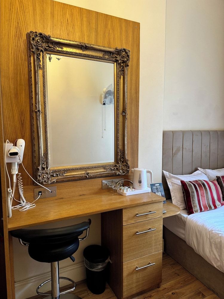 ABC Hyde Park Hotel Double Room 13