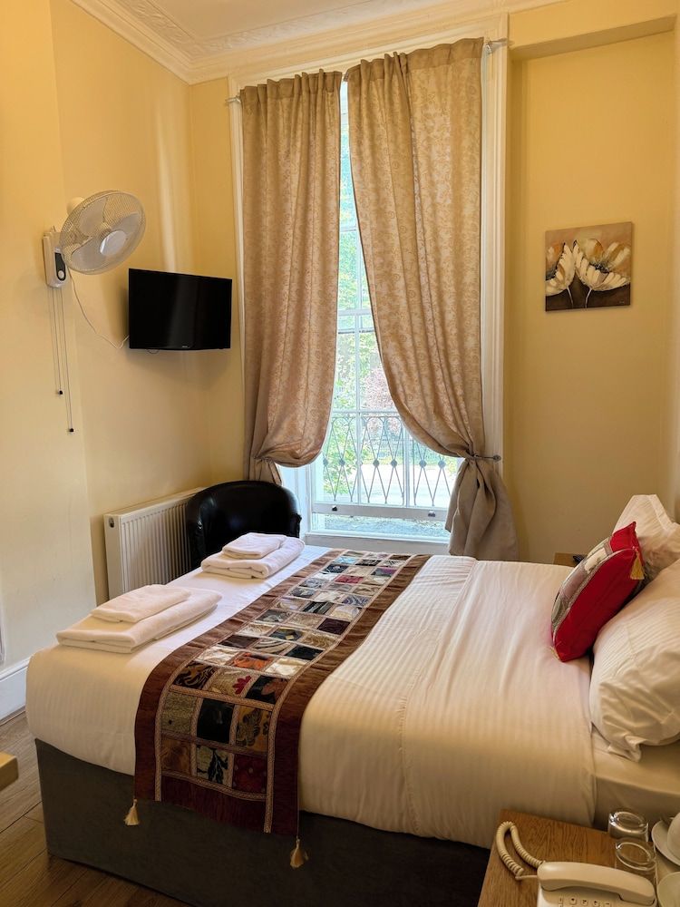 ABC Hyde Park Hotel Double Room 7