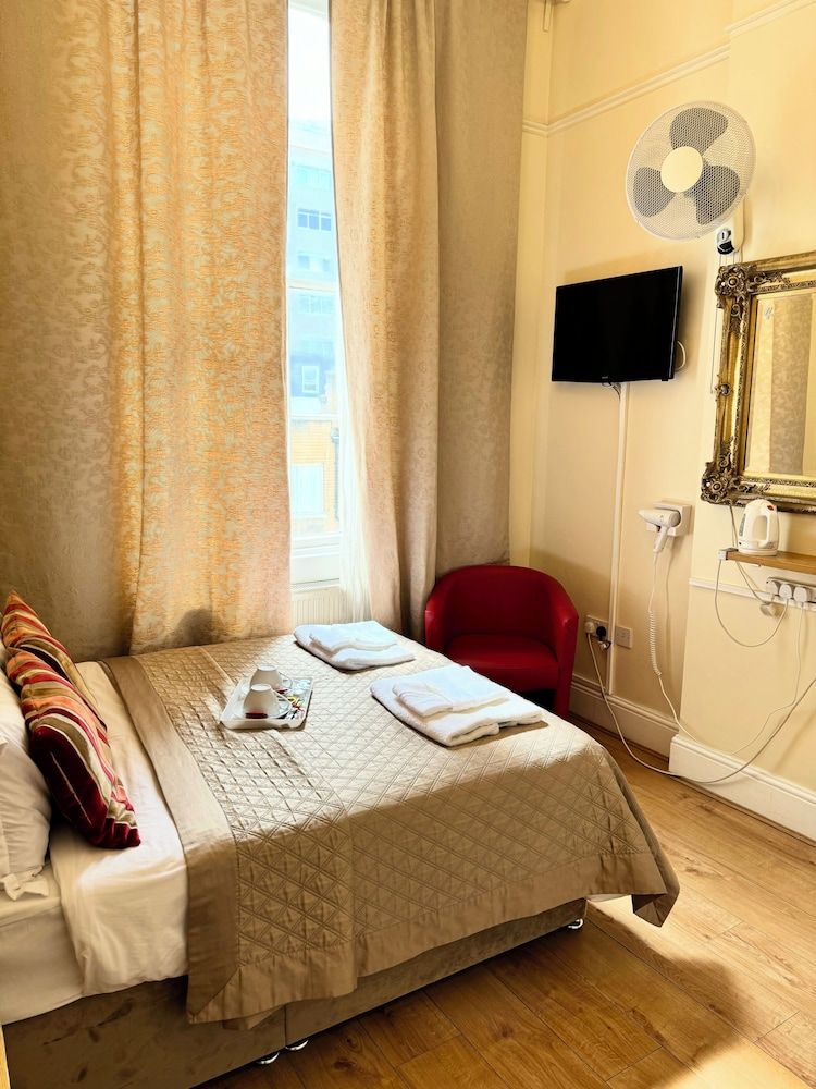 ABC Hyde Park Hotel Double Room 12