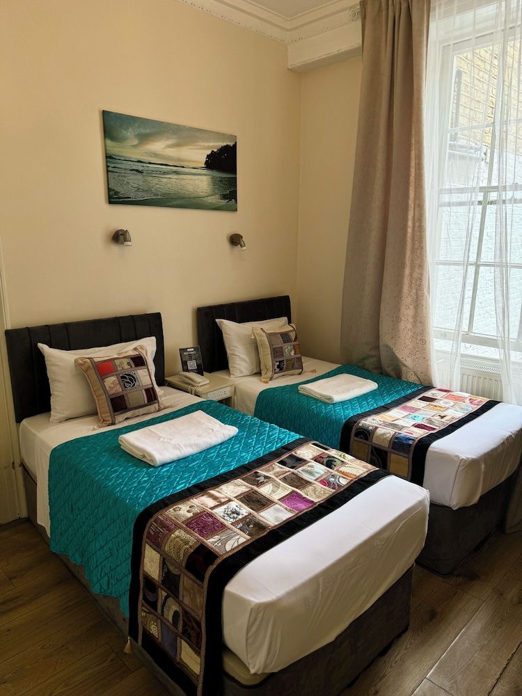 undefined ABC Hyde Park Hotel 3