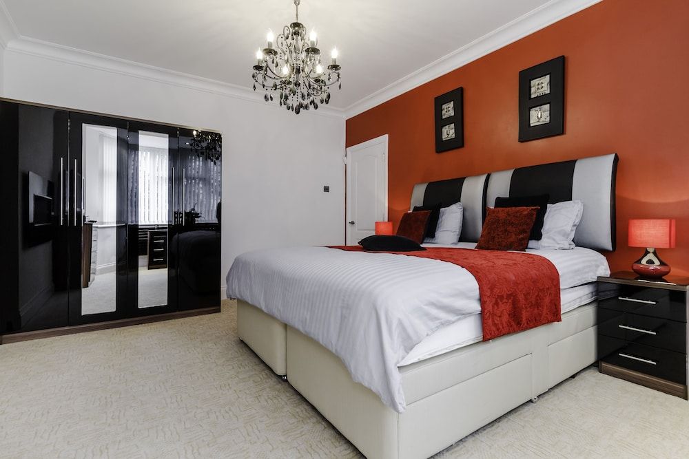 Double Room, Shared Bathroom (Cherry Room)