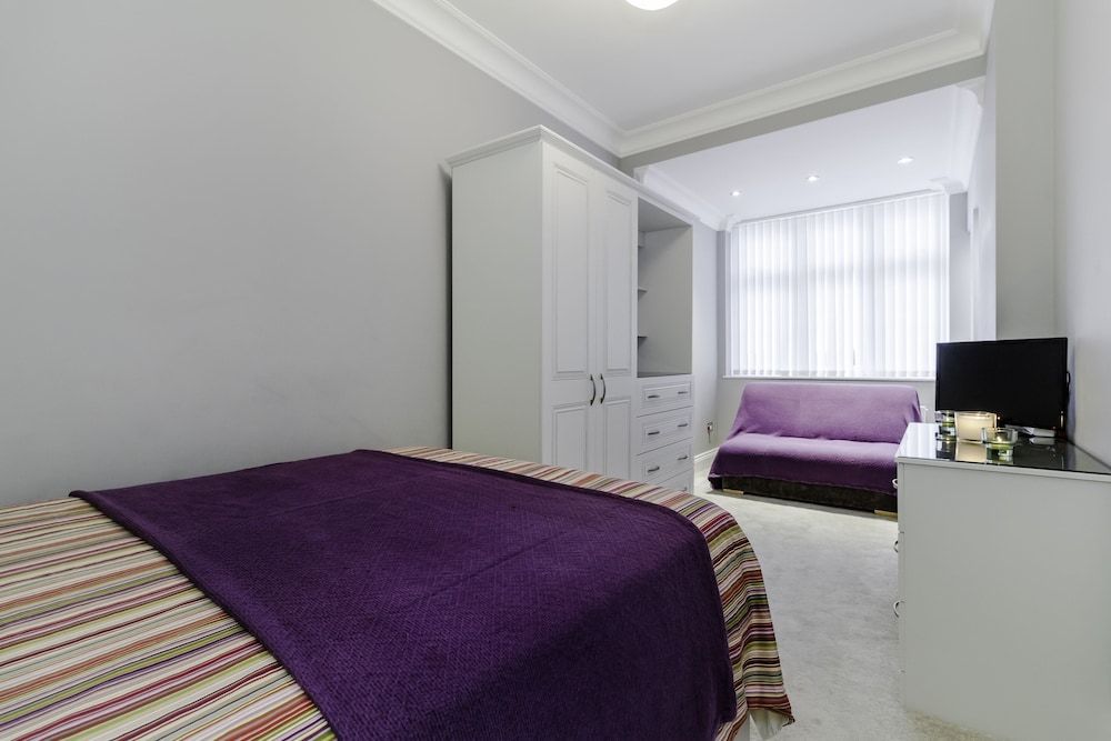 Brooklyn House Deluxe Double Room, Shared Bathroom (Apple Room) 2