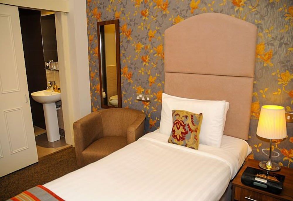 undefined The Salisbury Hotel 3