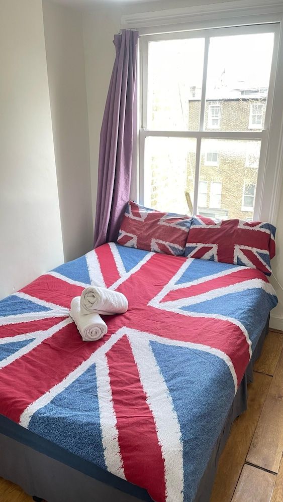 Saint James Backpackers Standard Double Room, Shared Bathroom 2