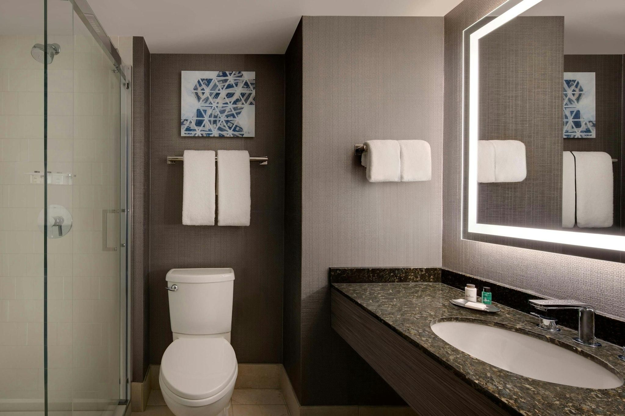 Deluxe Guest room, 1 King, High floor