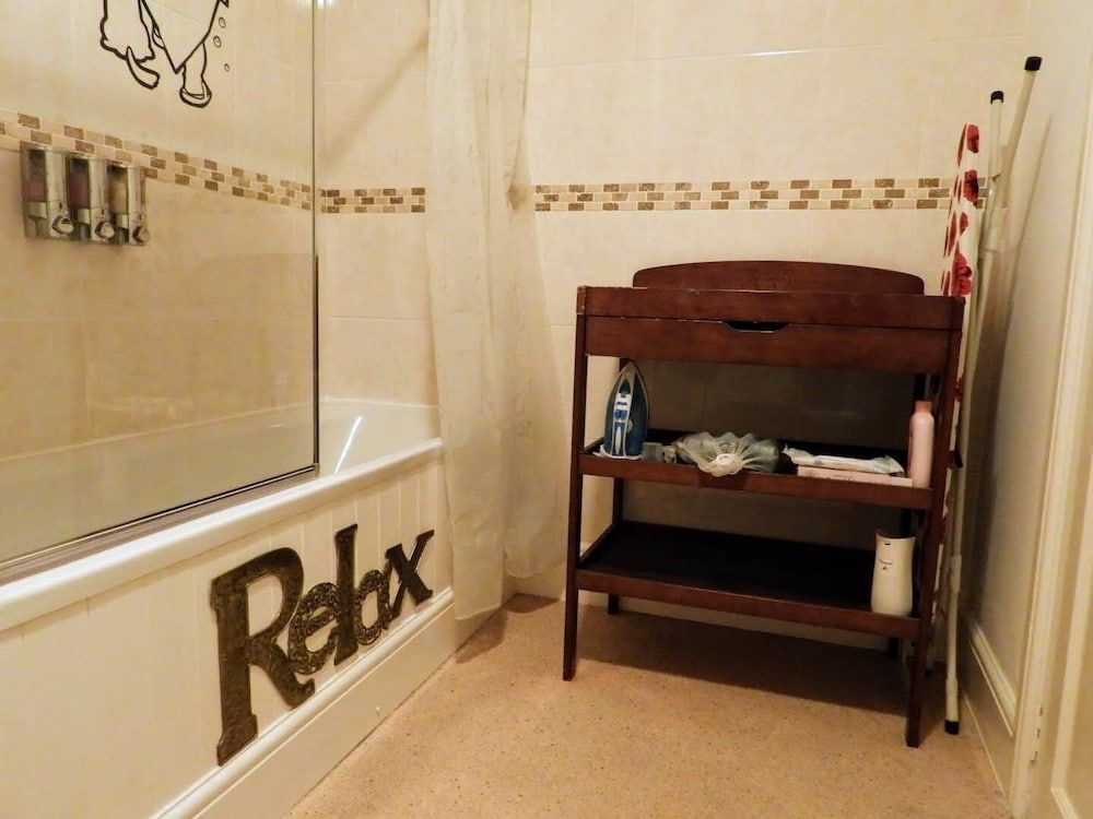 Kings Arms Hotel Suite, Ensuite (Double and Single Beds) 6