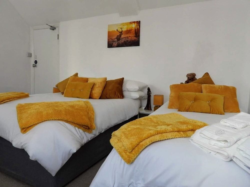 Kings Arms Hotel Suite, Ensuite (Double and Single Beds) 4