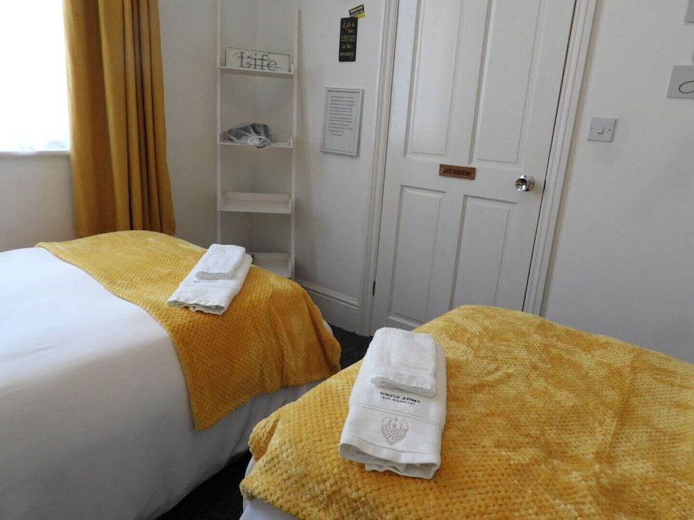 Kings Arms Hotel Twin Room, Ensuite 2