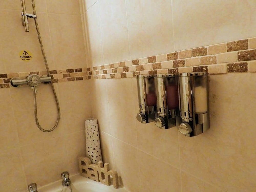 Kings Arms Hotel Suite, Ensuite (Double and Single Beds) 5