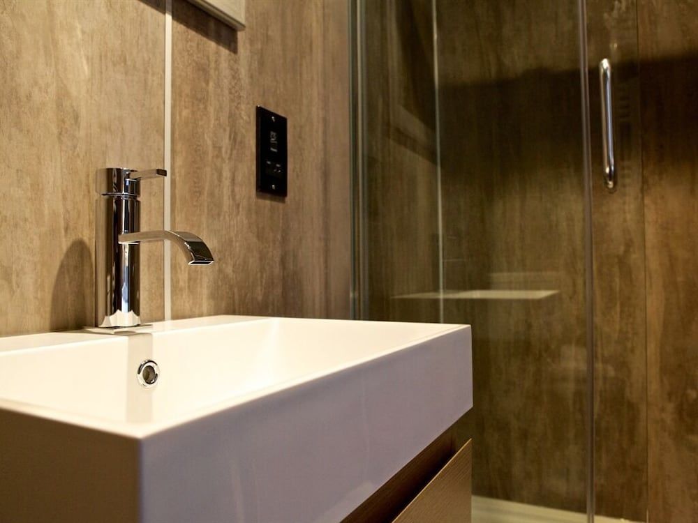 The Tower Gastro Pub & Apartments Studio, Ensuite (Bluebell) 6