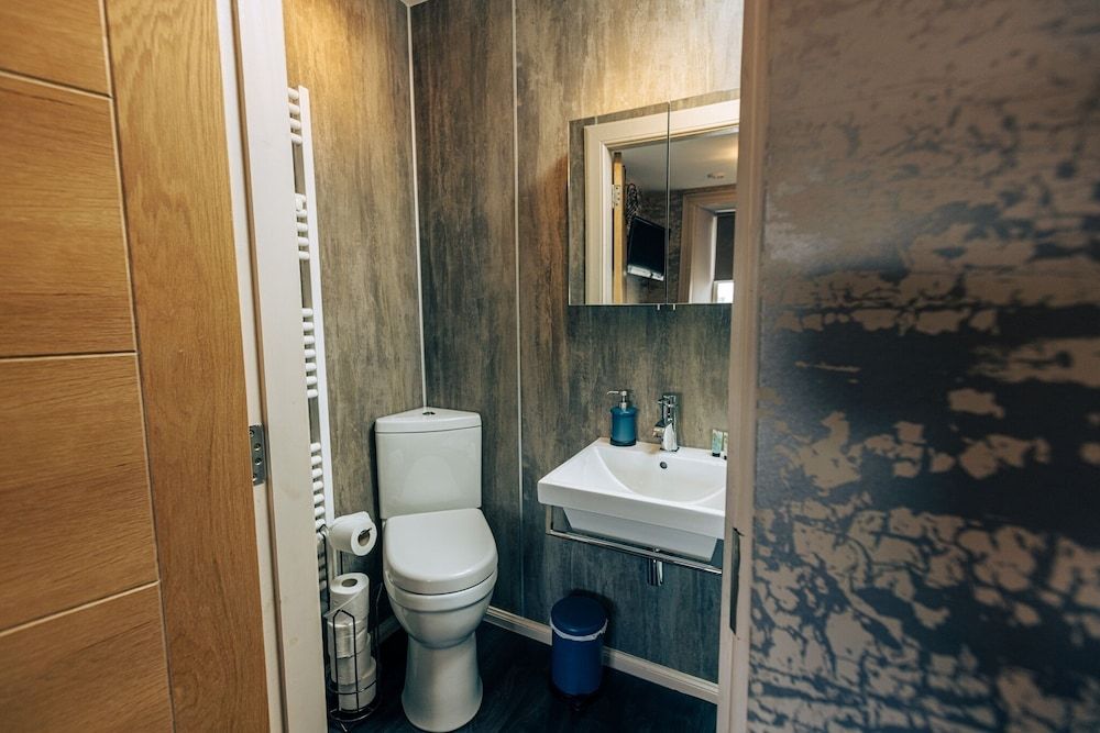 The Tower Gastro Pub & Apartments Standard Studio, Ensuite (Snowdrop) 3