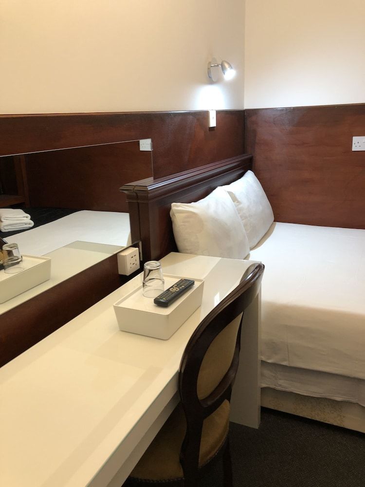 Plaza London Hotel Double Room, Ensuite 11