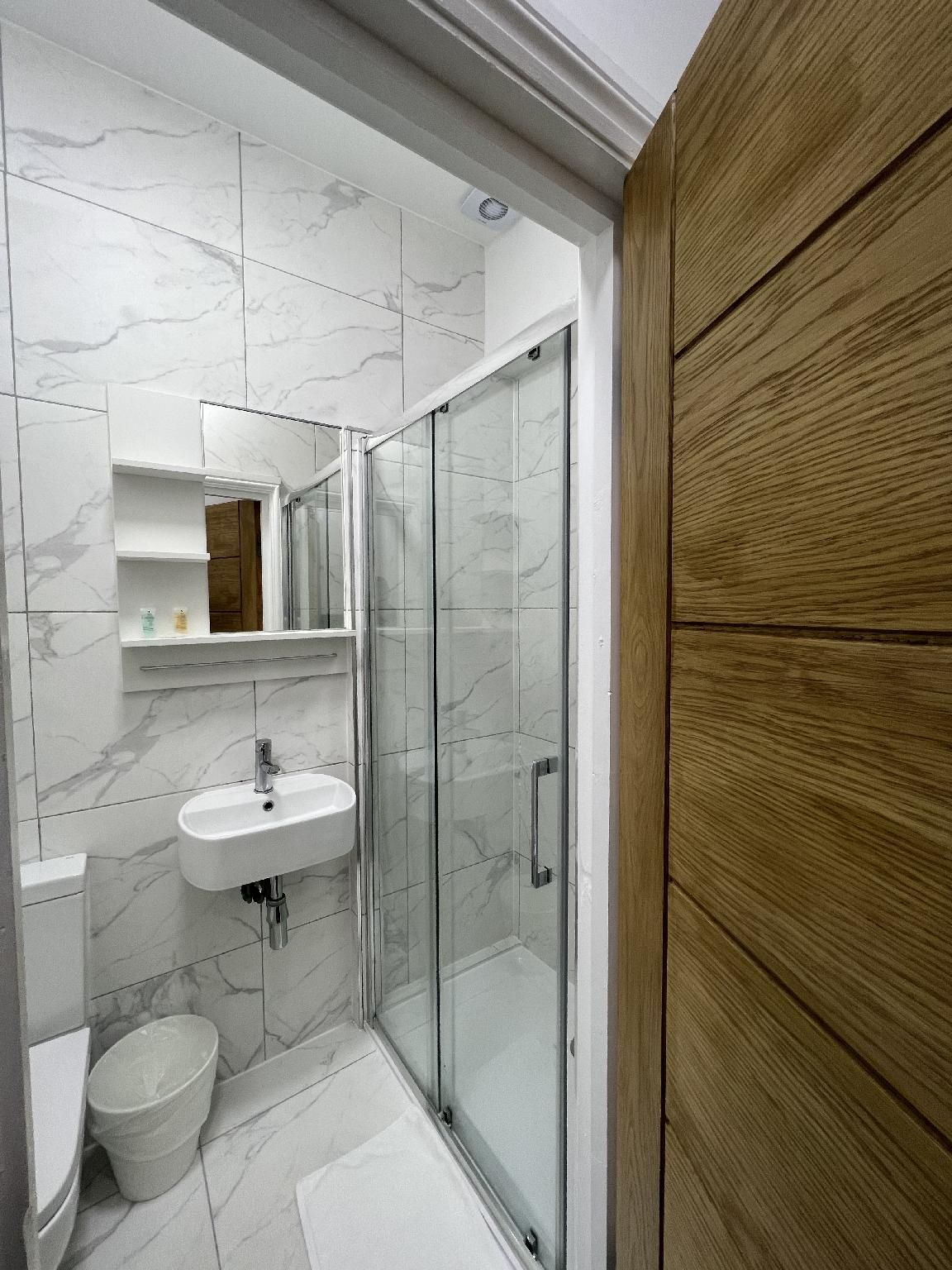 Plaza London Hotel Double En-Suite 3