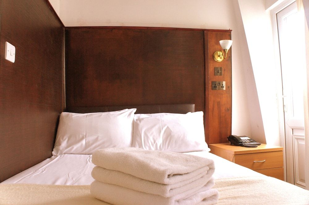 Plaza London Hotel Double Room, Ensuite 9