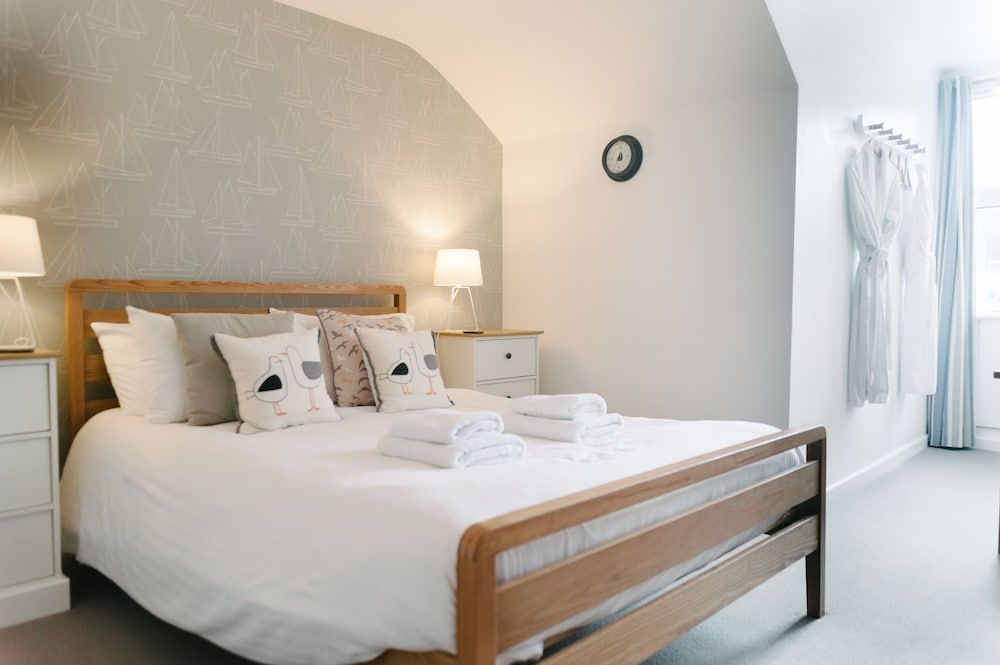 Portreath Arms Double Room, Shared Bathroom